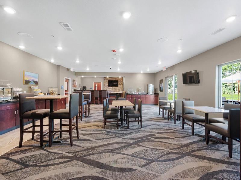 Cobblestone Hotel & Suites - Urbana image