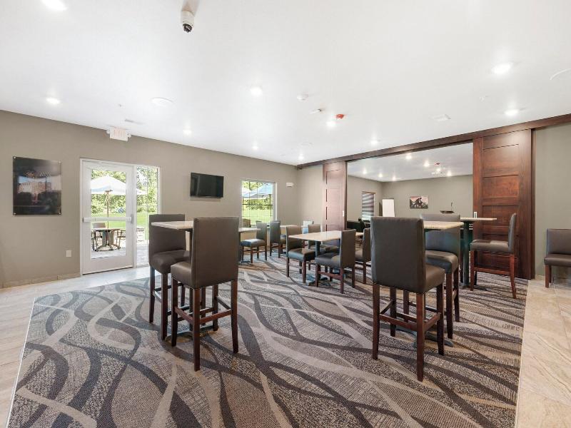 Cobblestone Hotel & Suites - Urbana image