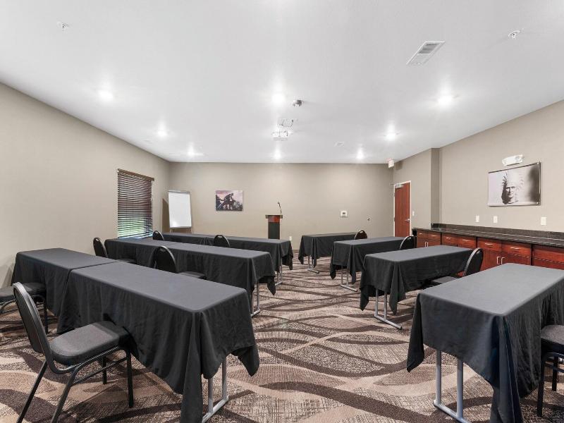 Cobblestone Hotel & Suites - Urbana image