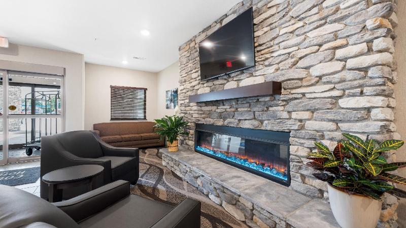 Cobblestone Hotel & Suites - Urbana image