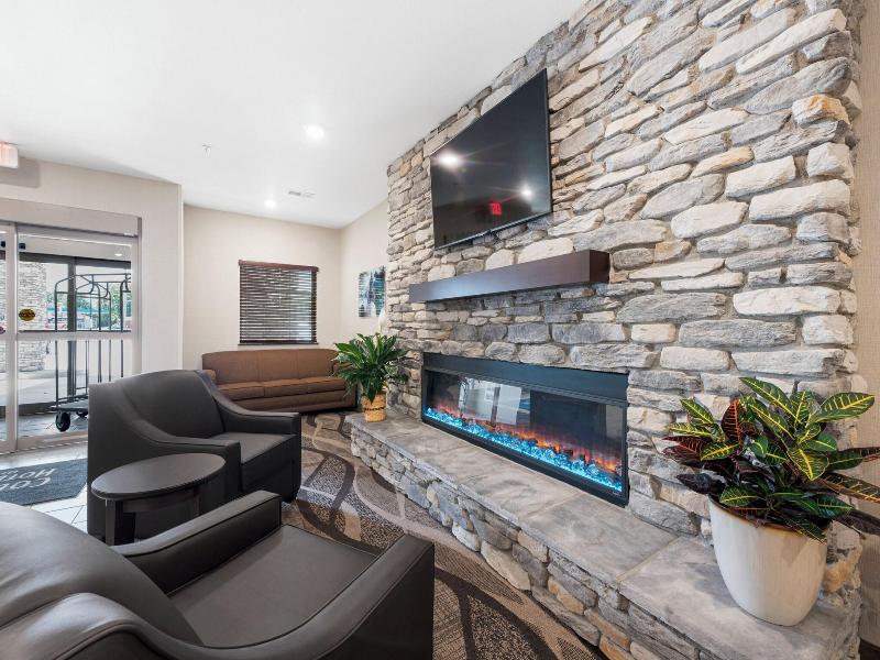 Cobblestone Hotel & Suites - Urbana image