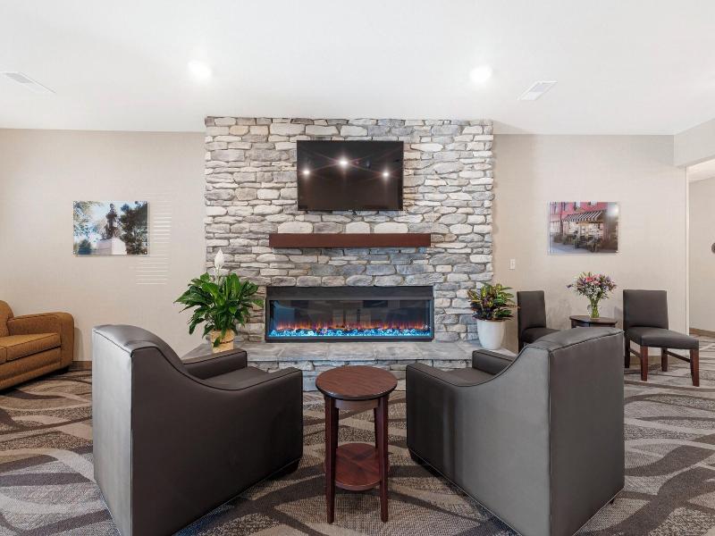Cobblestone Hotel & Suites - Urbana image