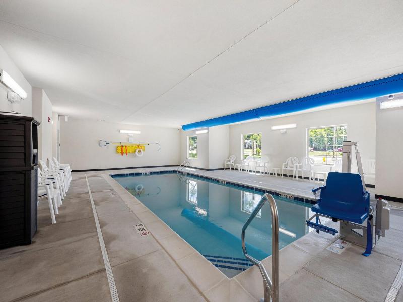 Cobblestone Hotel & Suites - Urbana image