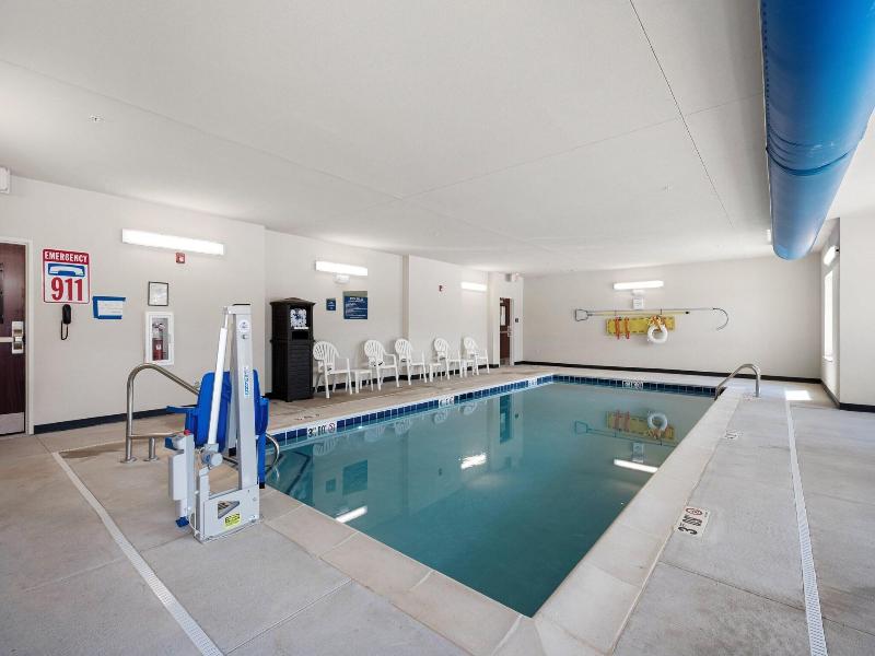 Cobblestone Hotel & Suites - Urbana image