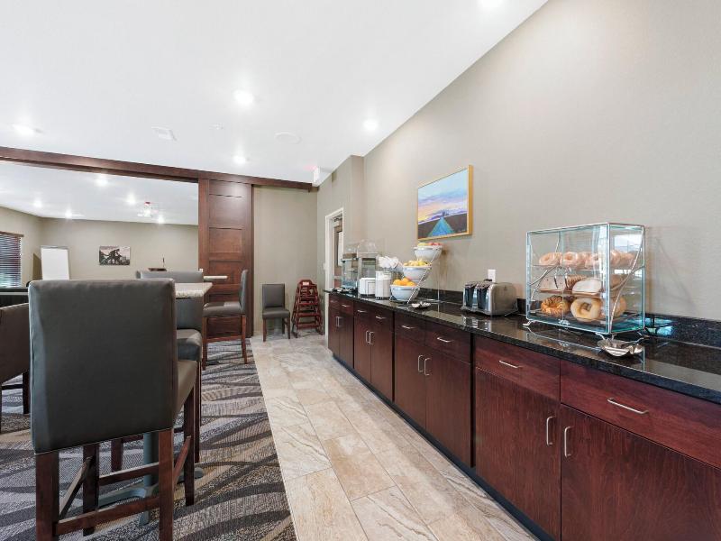 Cobblestone Hotel & Suites - Urbana image
