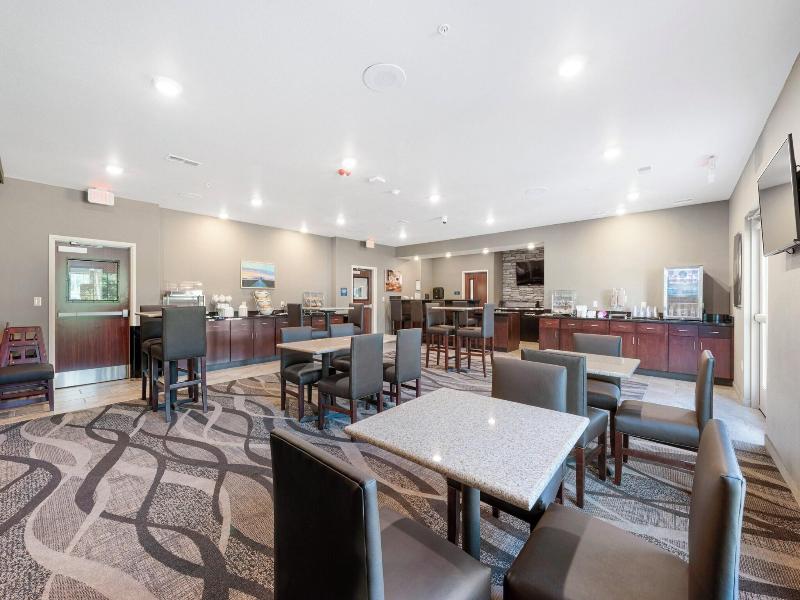 Cobblestone Hotel & Suites - Urbana image