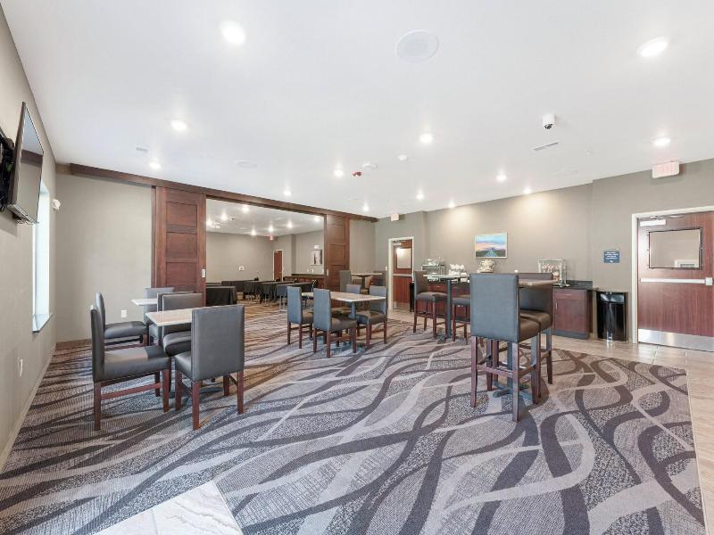 Cobblestone Hotel & Suites - Urbana image
