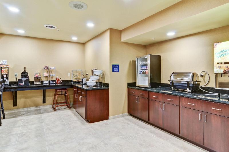 Cobblestone Inn & Suites - Ambridge image