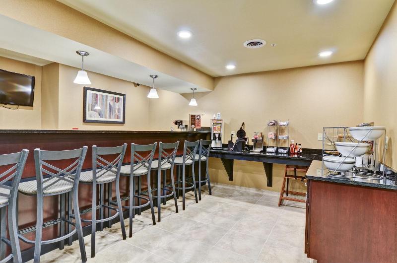 Cobblestone Inn & Suites - Ambridge image