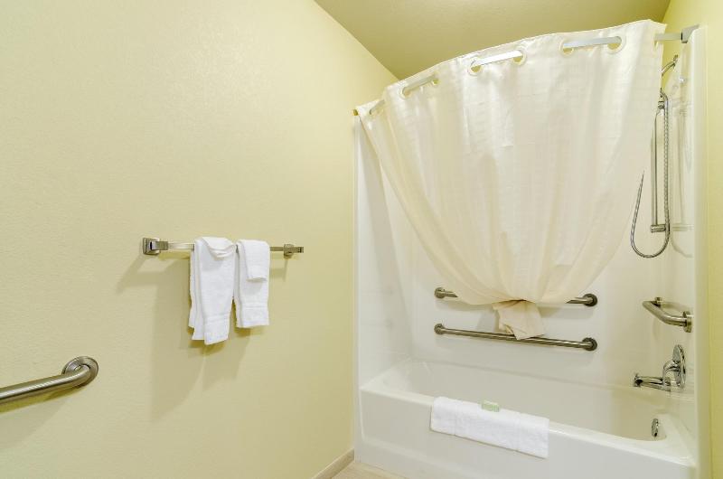 Cobblestone Inn & Suites - Ambridge image