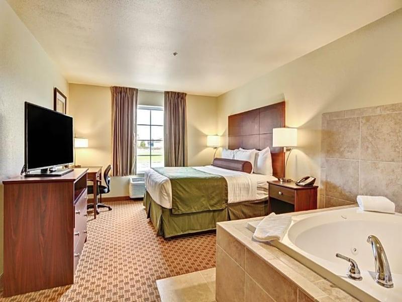Cobblestone Inn & Suites - Ambridge image