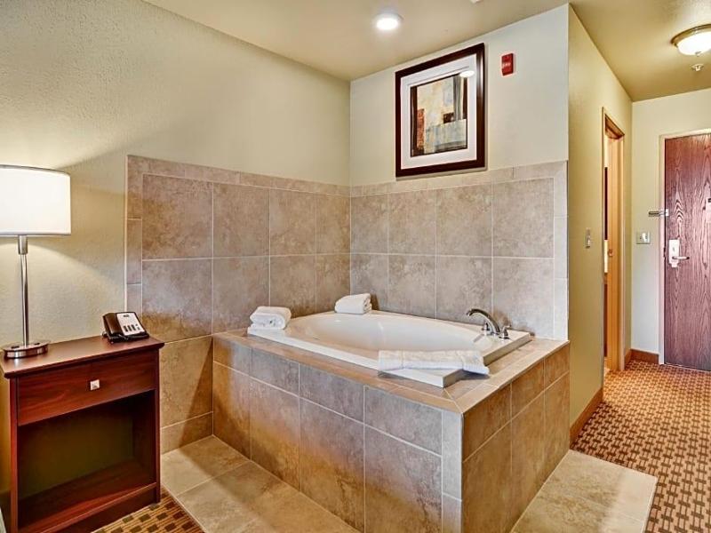 Cobblestone Inn & Suites - Ambridge image