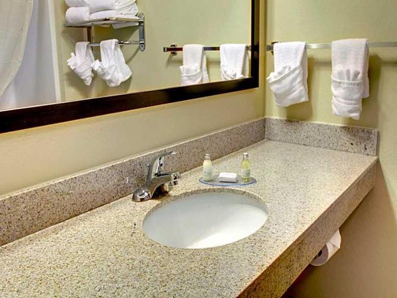 Cobblestone Inn & Suites - Ambridge image