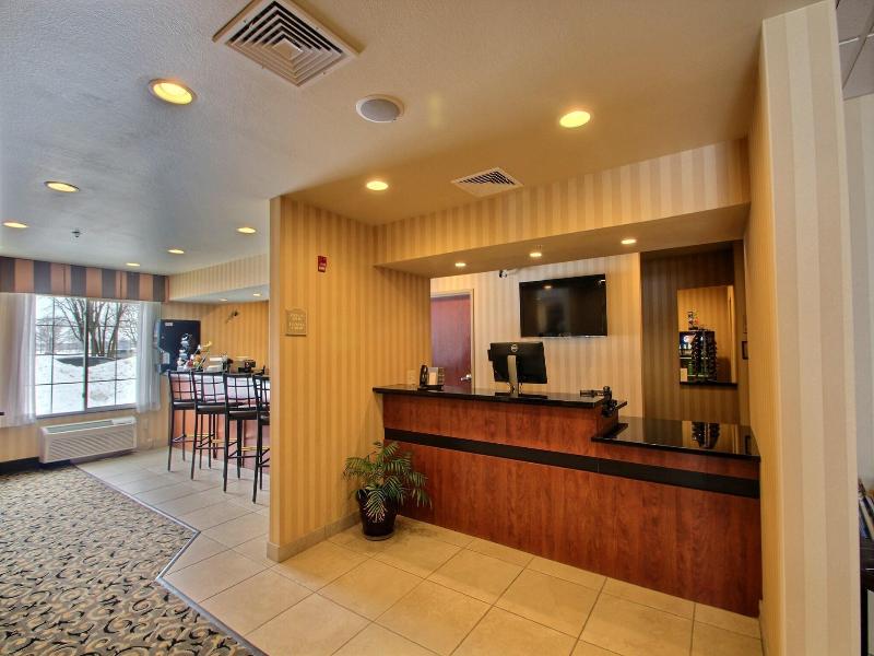 Cobblestone Inn & Suites - Brillion