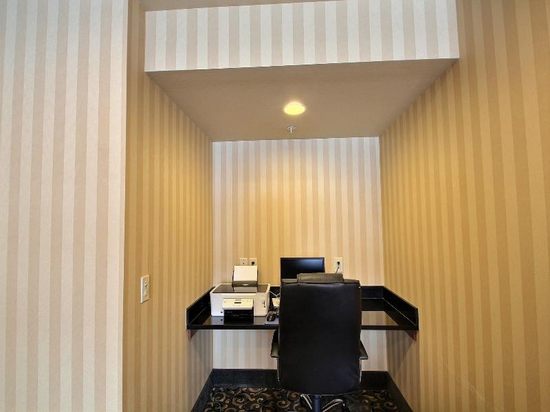 Cobblestone Inn & Suites - Brillion
