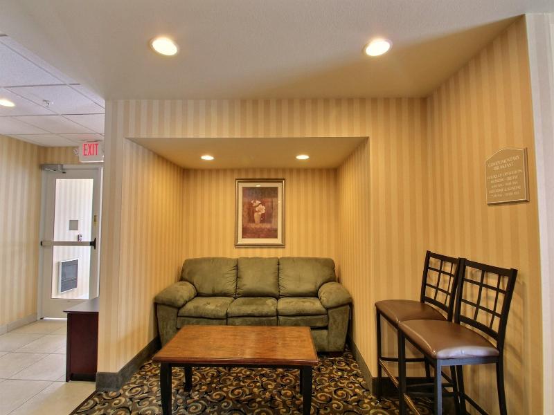 Cobblestone Inn & Suites - Brillion