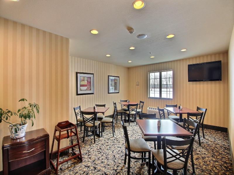 Cobblestone Inn & Suites - Brillion