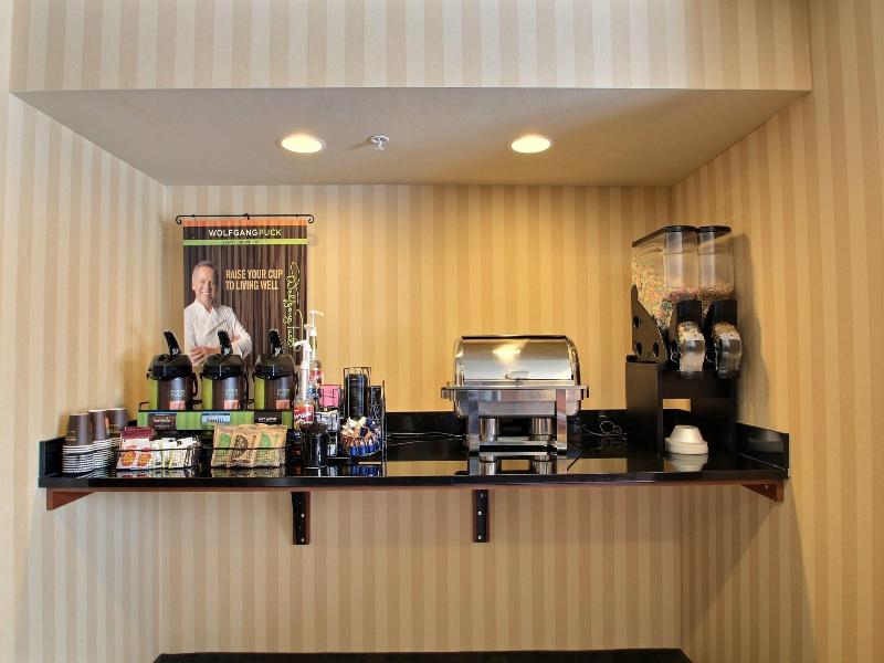 Cobblestone Inn & Suites - Brillion