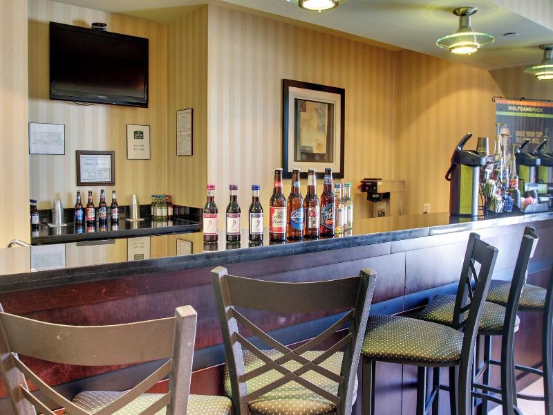Cobblestone Inn & Suites - Carrington image