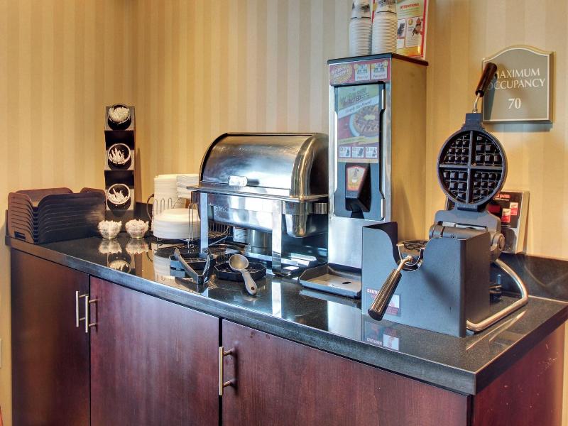 Cobblestone Inn & Suites - Carrington image