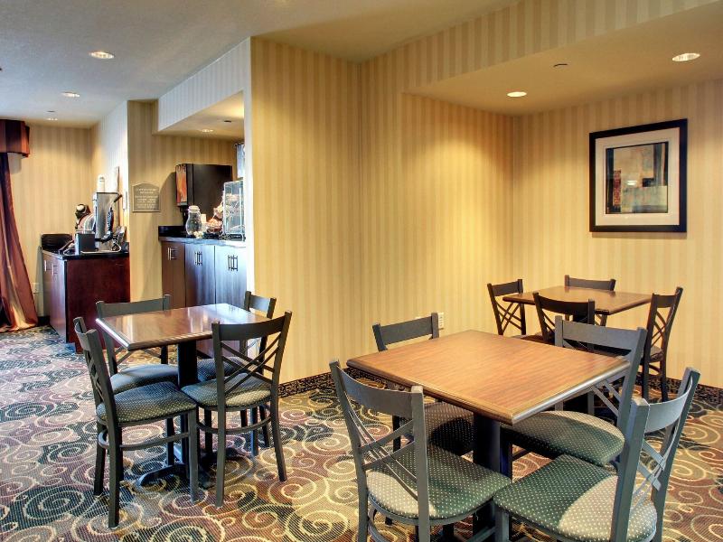 Cobblestone Inn & Suites - Carrington image