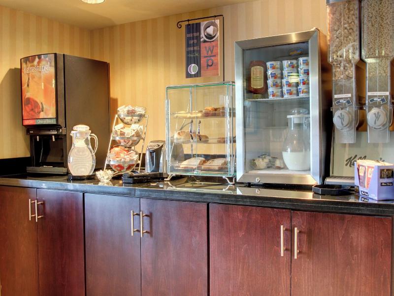 Cobblestone Inn & Suites - Carrington image