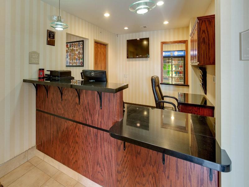 Cobblestone Inn & Suites - Clintonville image