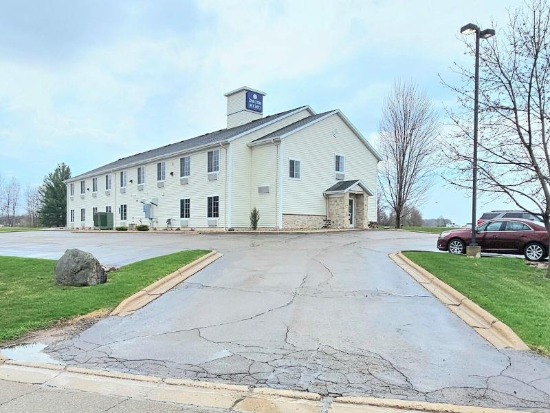 Cobblestone Inn & Suites - Clintonville image