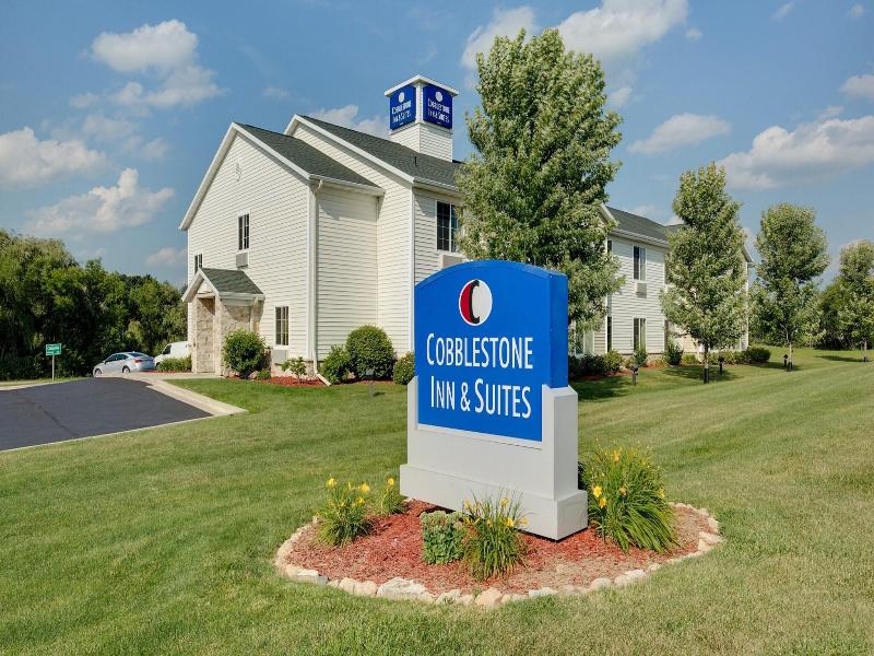 Cobblestone Inn & Suites - Clintonville image