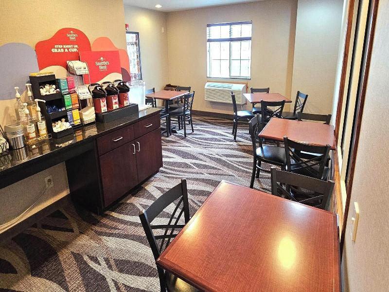 Cobblestone Inn & Suites - Clintonville image