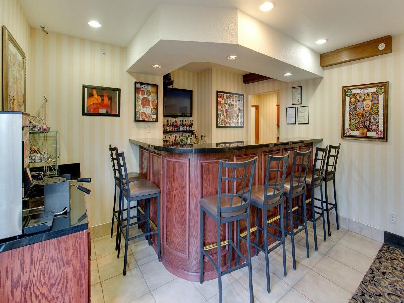 Cobblestone Inn & Suites - Clintonville image