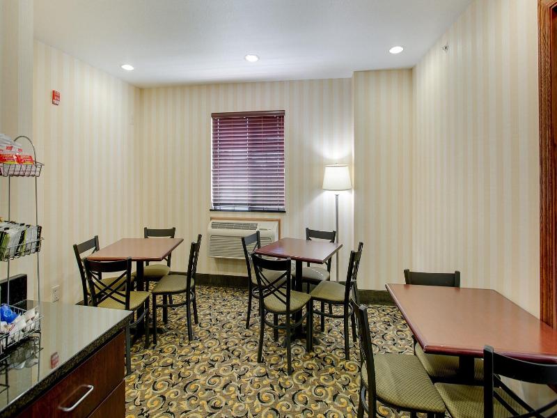 Cobblestone Inn & Suites - Clintonville image