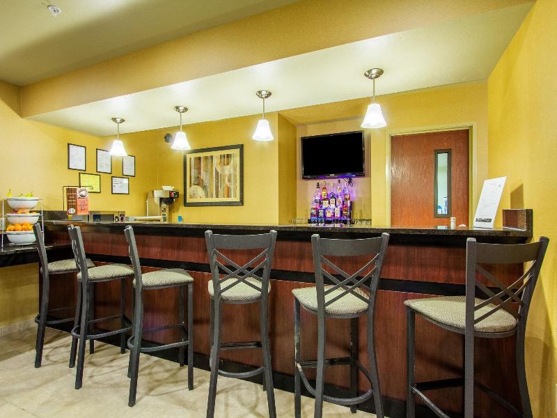 Cobblestone Inn & Suites - Corry image