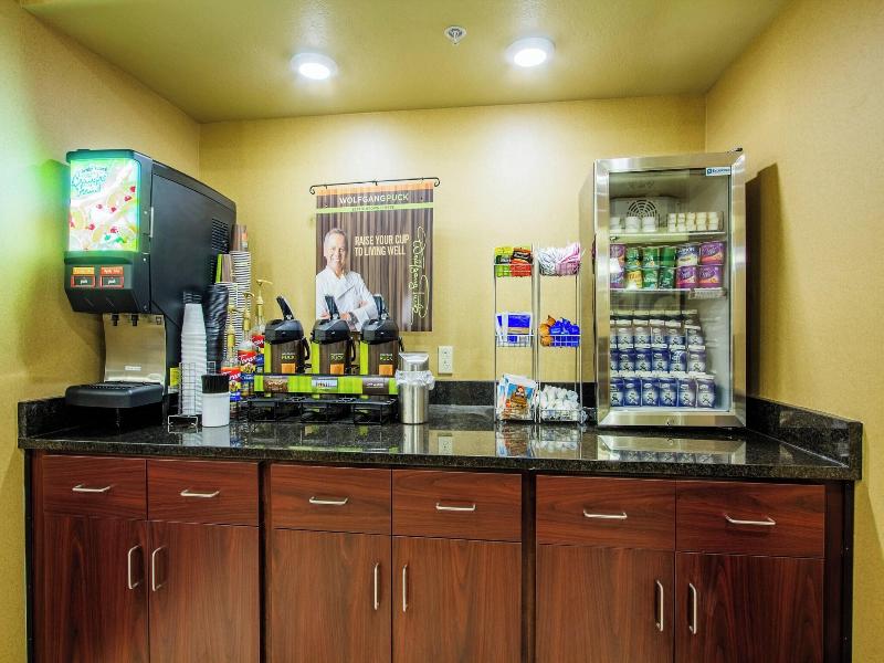 Cobblestone Inn & Suites - Corry