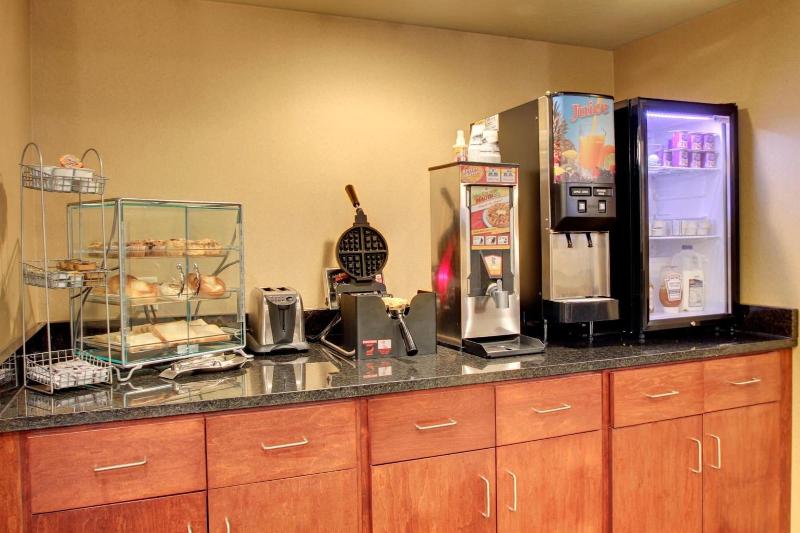 Cobblestone Inn & Suites - Eaton image