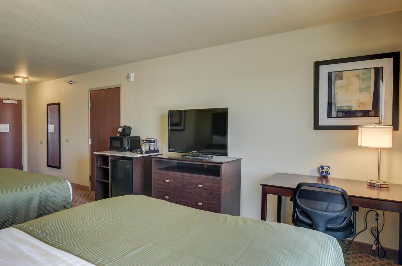 Cobblestone Inn & Suites - Eaton image