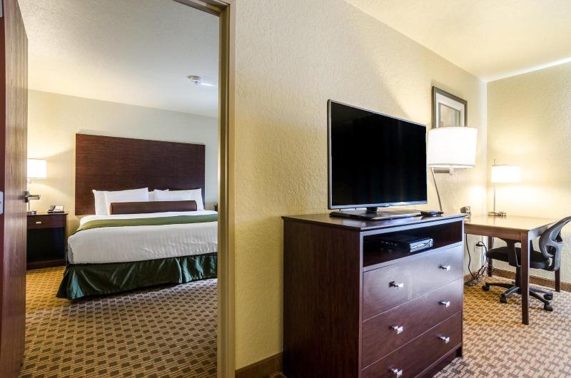 Cobblestone Inn & Suites - Eaton image