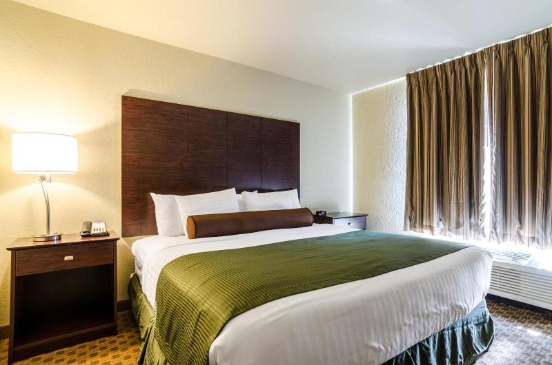 Cobblestone Inn & Suites - Eaton image