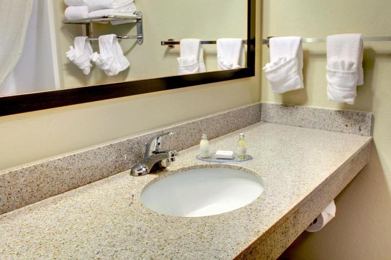 Cobblestone Inn & Suites - Eaton image