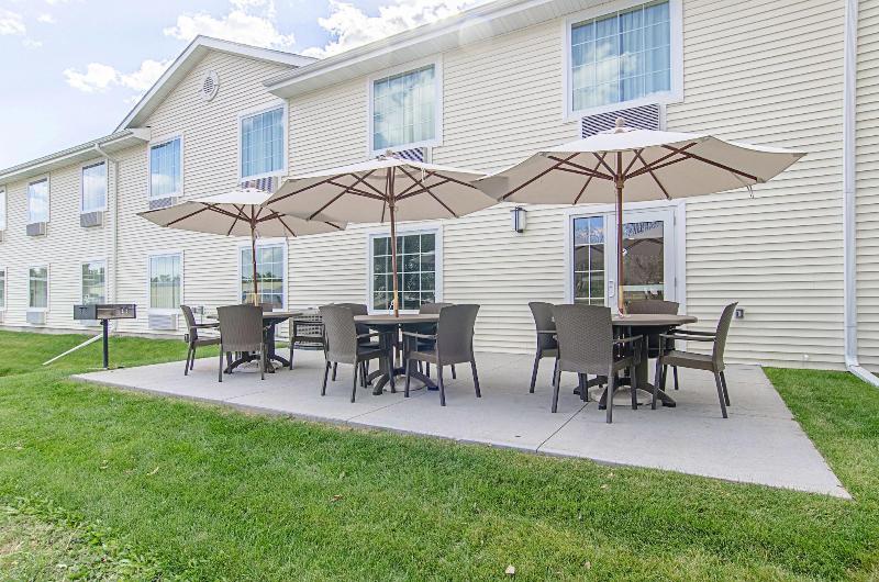 Cobblestone Inn & Suites - Guernsey image