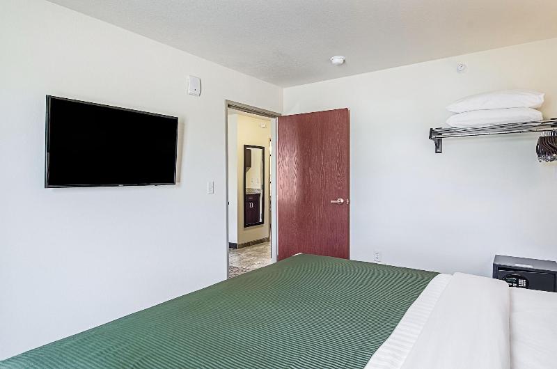 Cobblestone Inn & Suites - Guernsey image