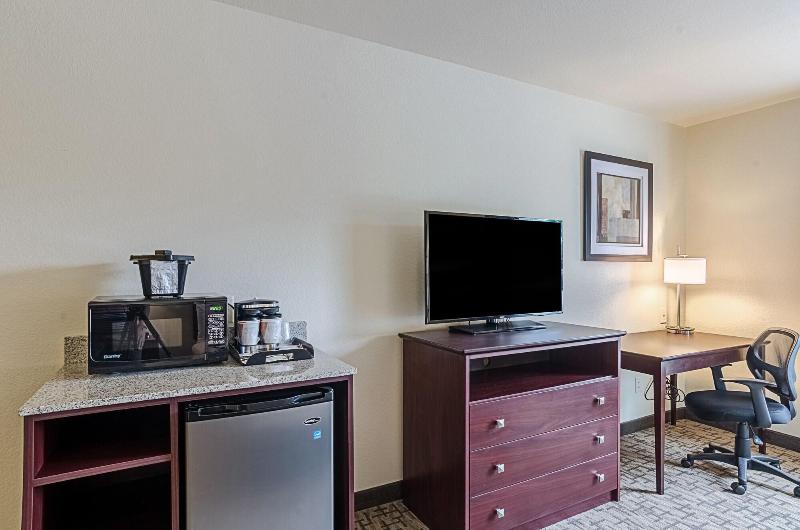 Cobblestone Inn & Suites - Guernsey image