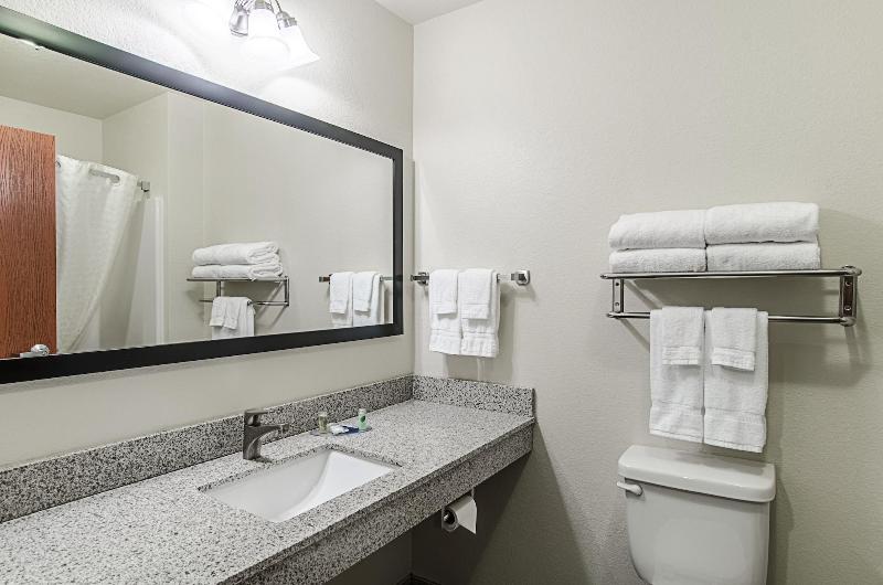 Cobblestone Inn & Suites - Guernsey image
