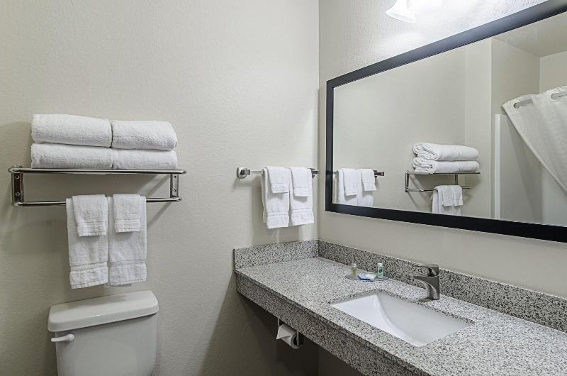 Cobblestone Inn & Suites - Guernsey image