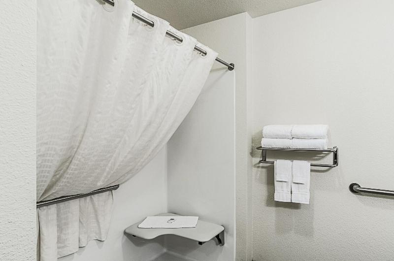Cobblestone Inn & Suites - Guernsey image