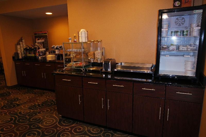 Cobblestone Inn & Suites - Harper image 6