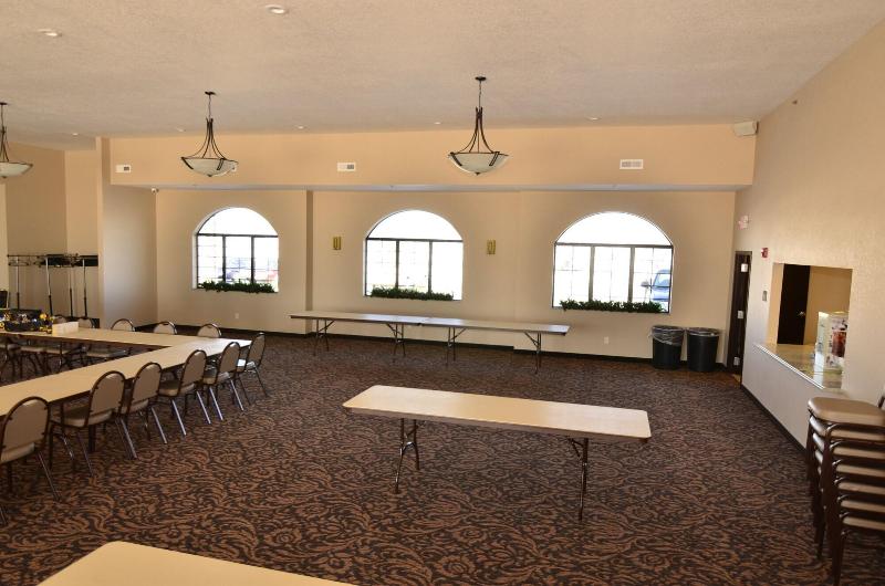 Cobblestone Inn & Suites - Holstein image