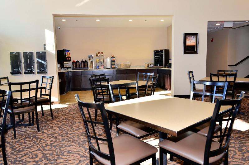 Cobblestone Inn & Suites - Holstein image