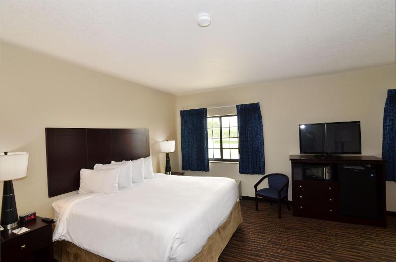 Cobblestone Inn & Suites - Holstein image