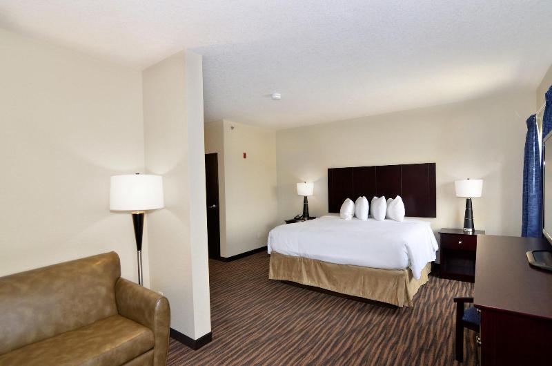 Cobblestone Inn & Suites - Holstein image